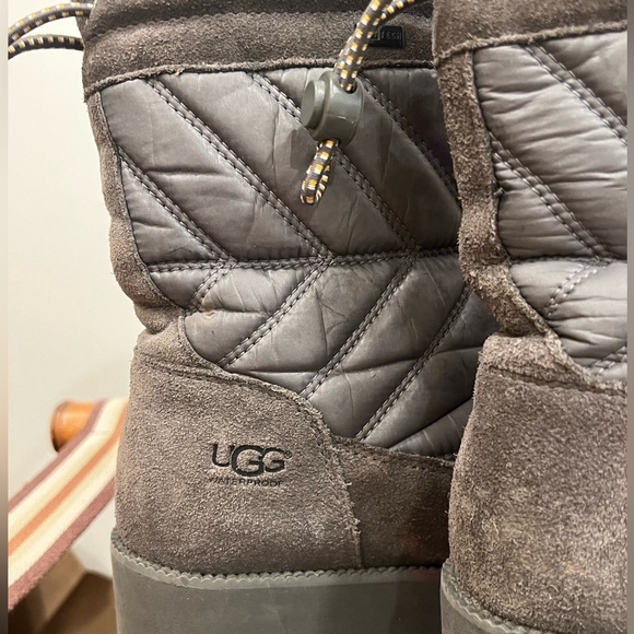 UGG Beck Grey Puffy Quilted Suede Waterproof Chunky Lug Sole Size 7.5 - Picture 3 of 3